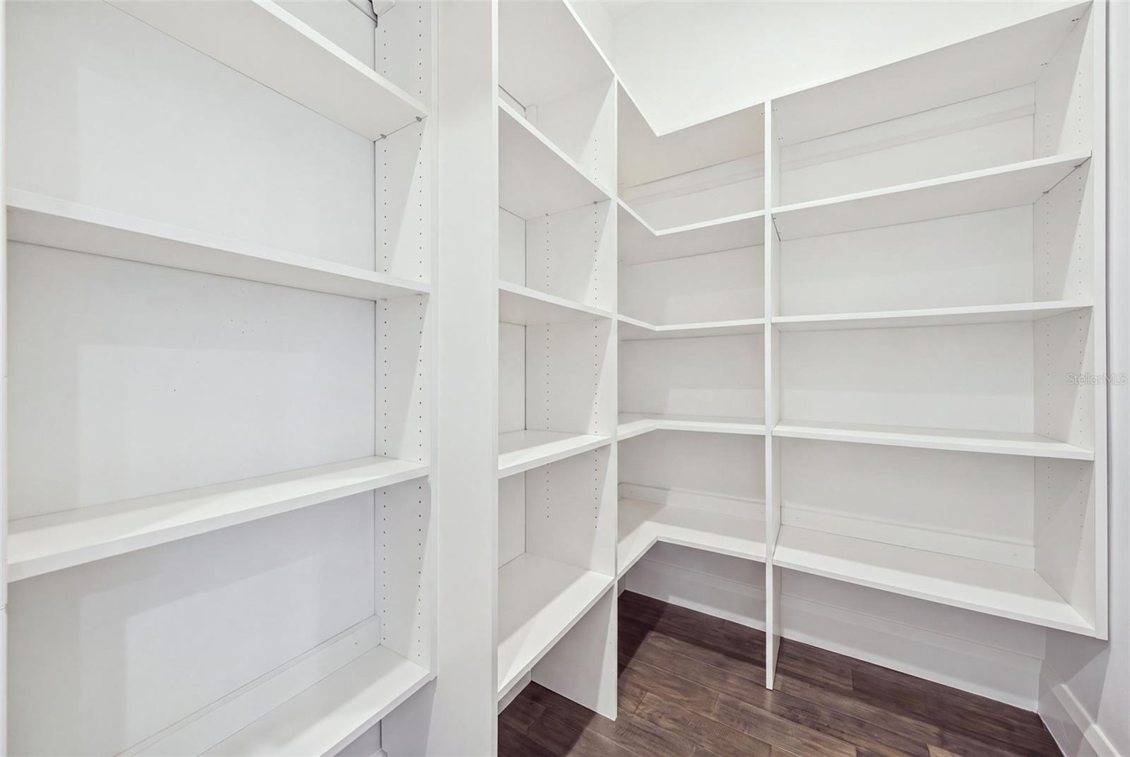 210 S Shore Crest Dr Property Photo 15
