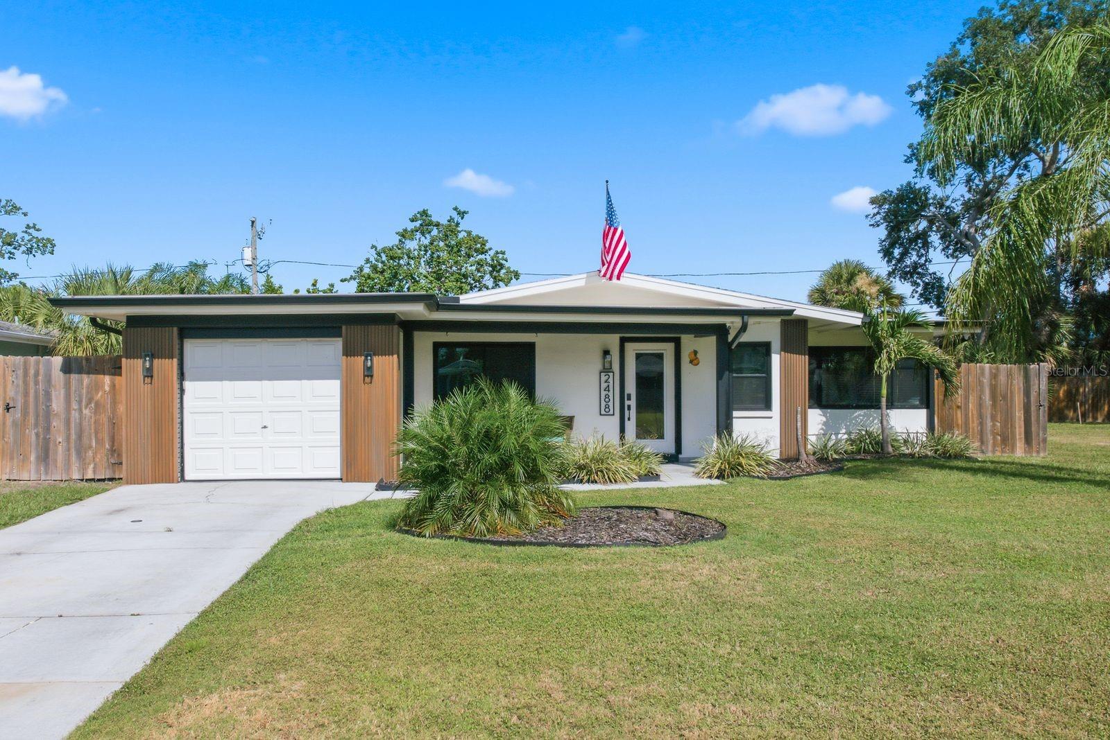 2488 Del Rio Way Property Photo 1