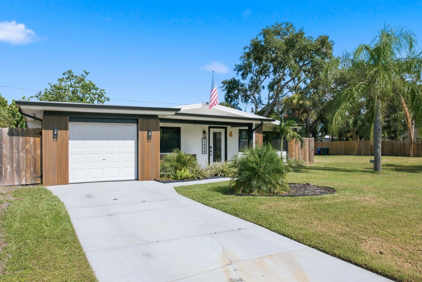 2488 Del Rio Way Property Photo 3
