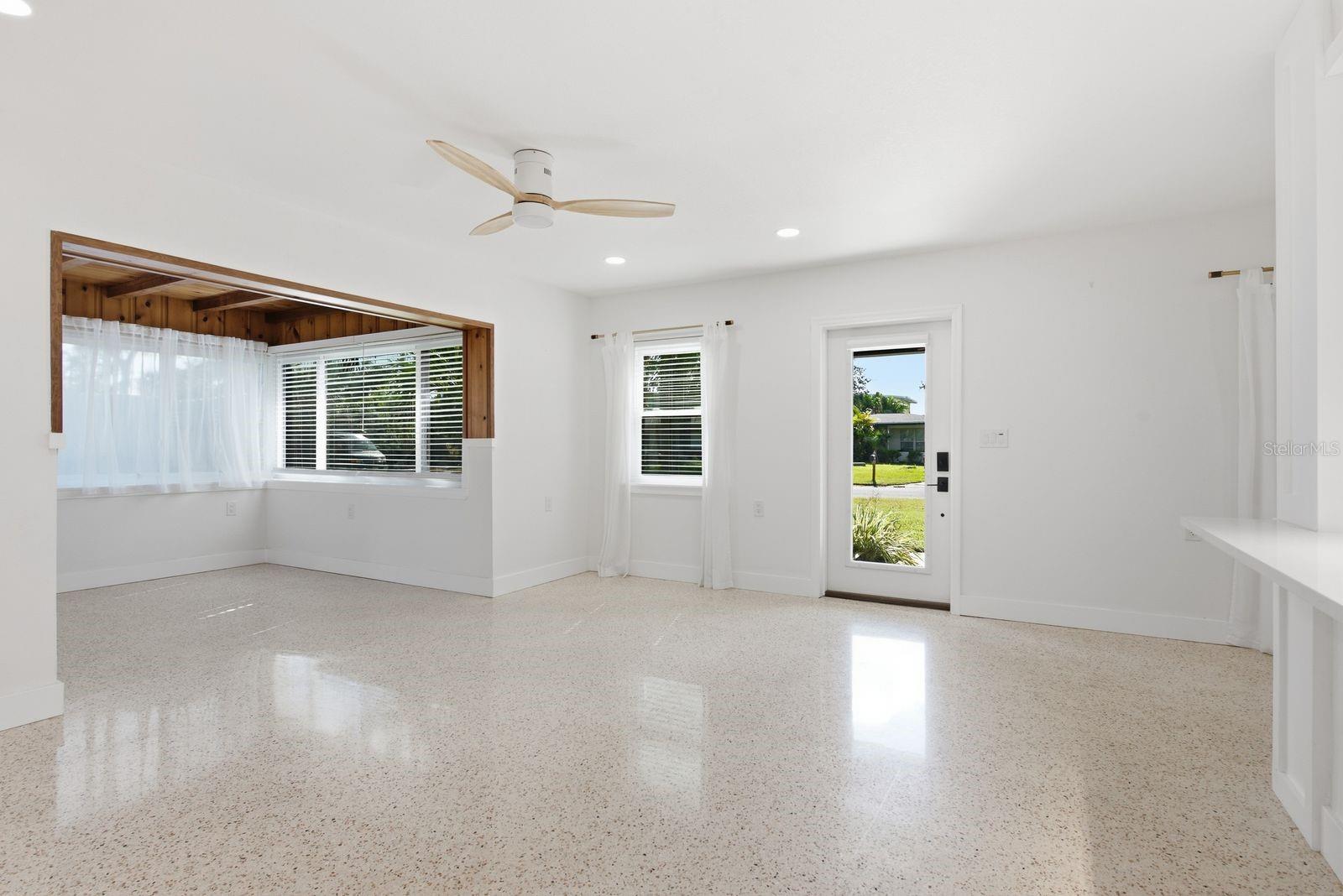 2488 Del Rio Way Property Photo 8