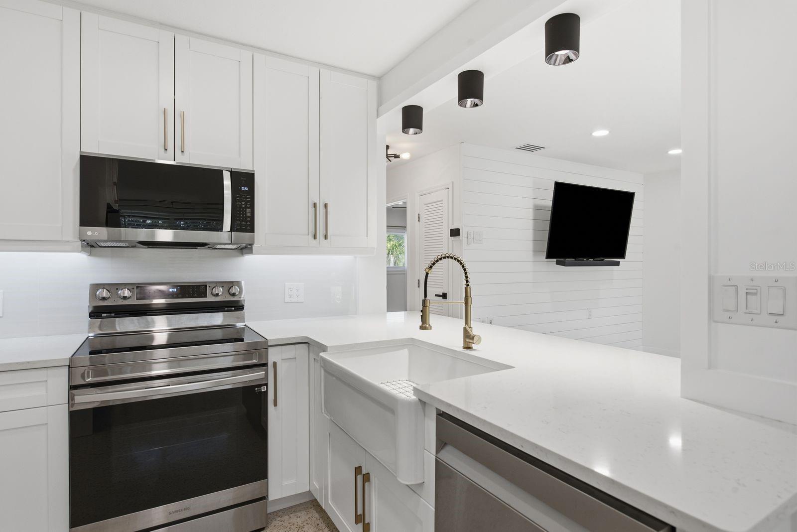2488 Del Rio Way Property Photo 12
