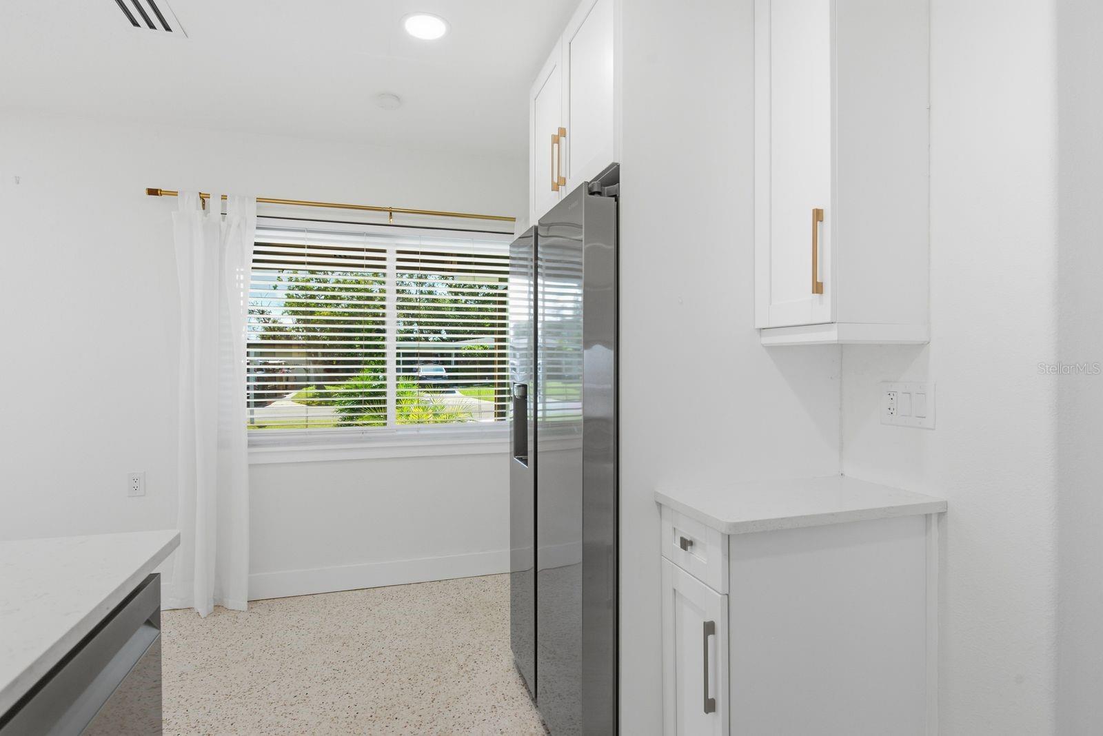 2488 Del Rio Way Property Photo 13