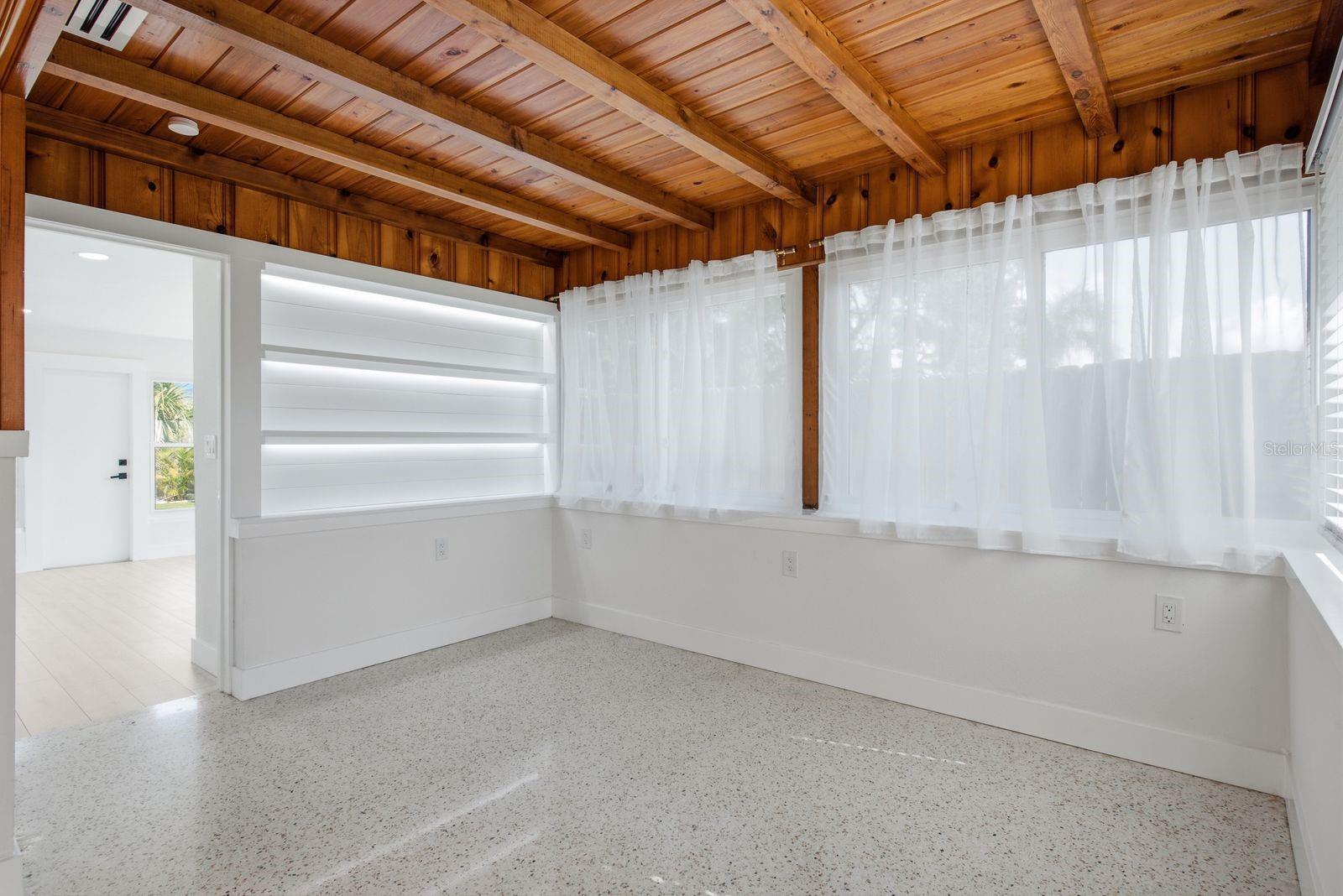 2488 Del Rio Way Property Photo 15