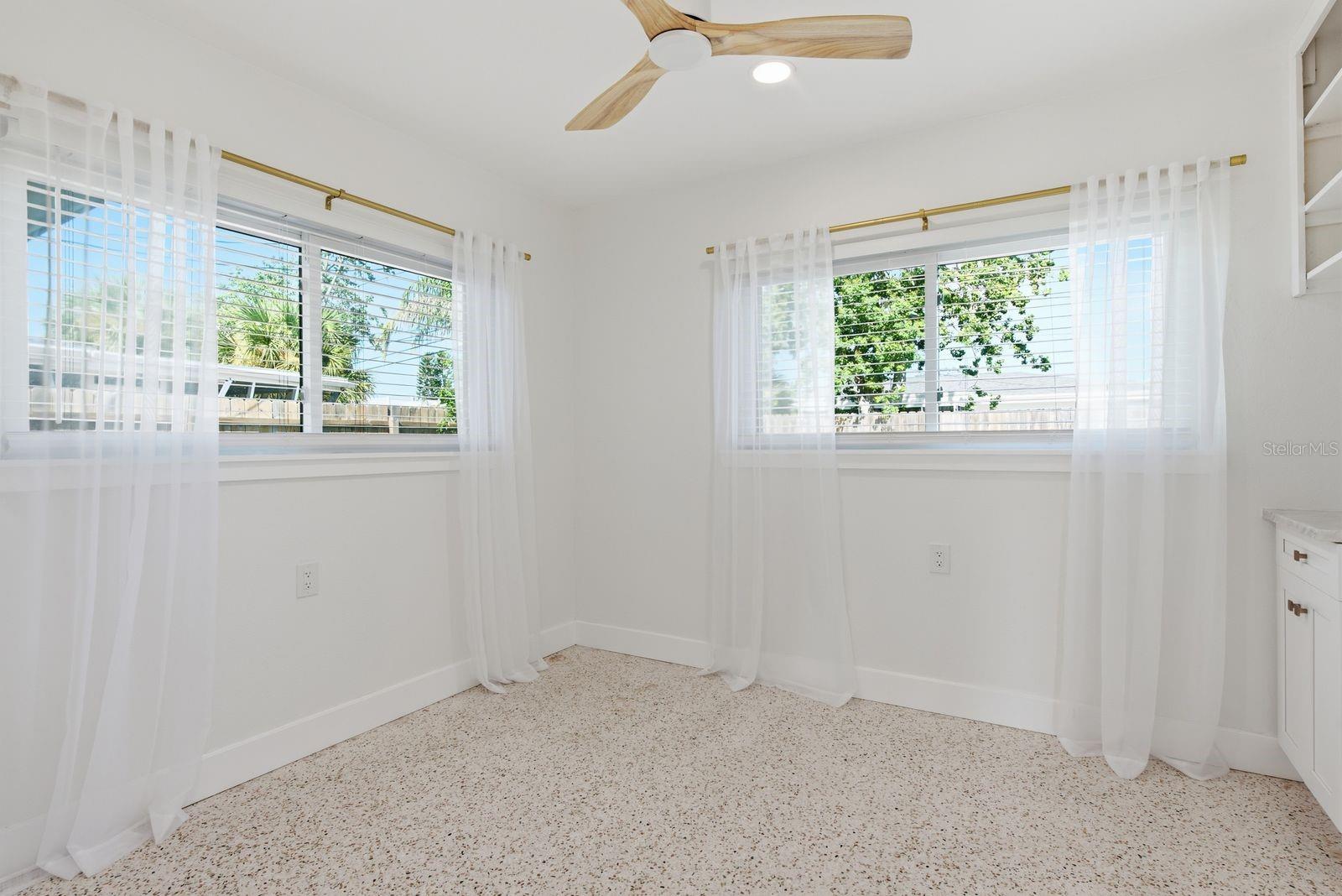 2488 Del Rio Way Property Photo 18