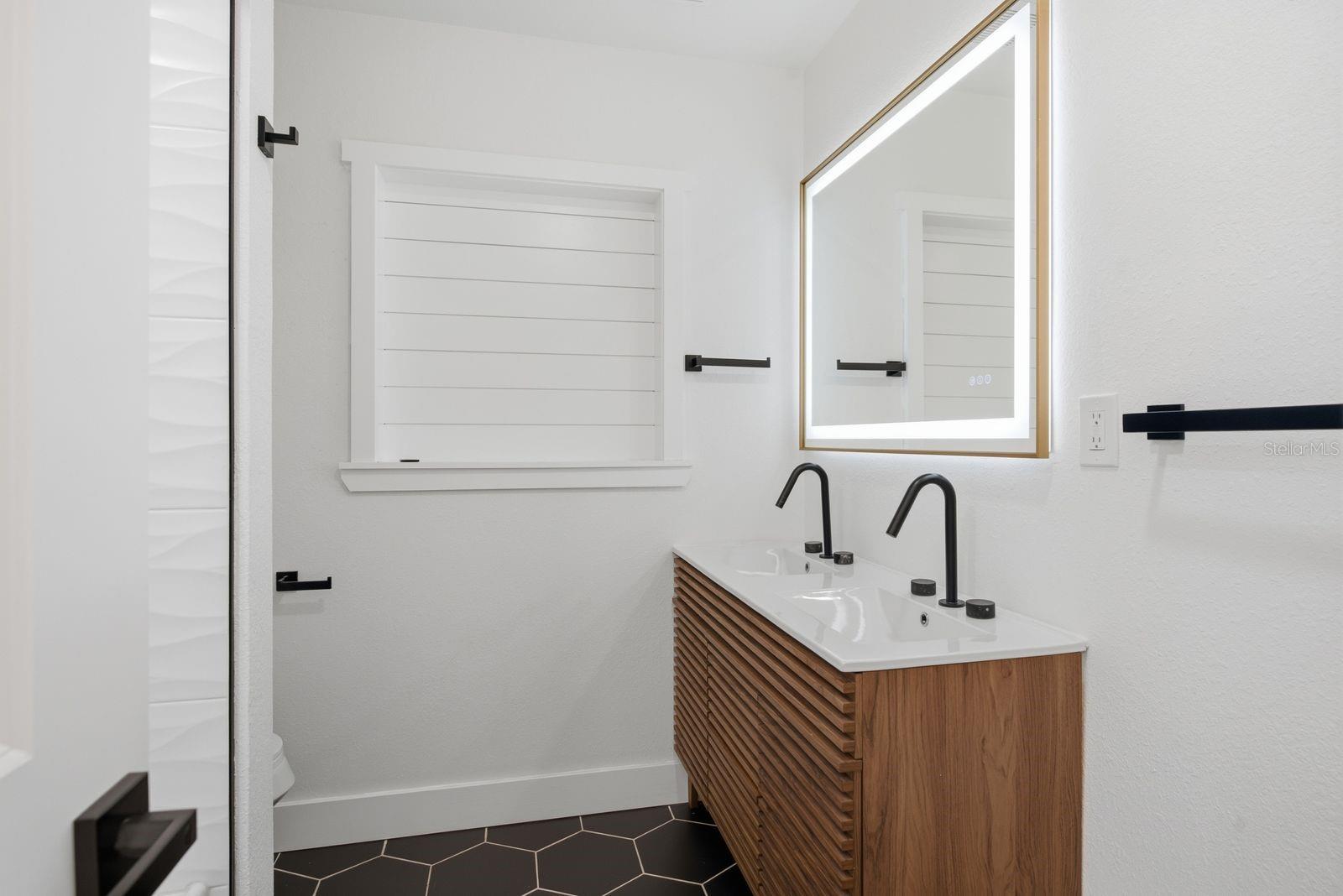 2488 Del Rio Way Property Photo 22