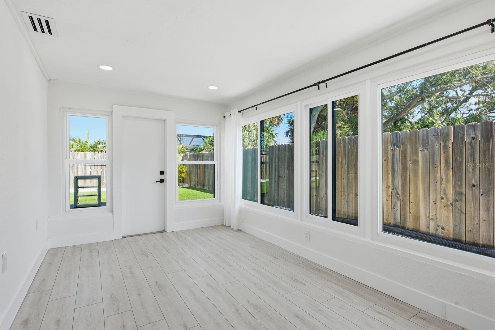 2488 Del Rio Way Property Photo 28