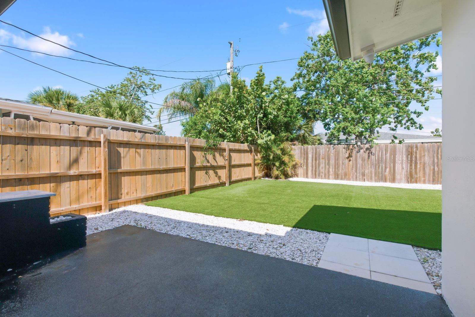 2488 Del Rio Way Property Photo 31