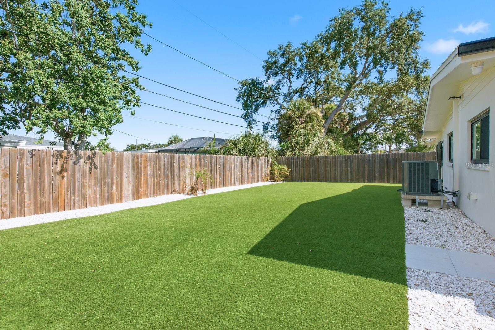 2488 Del Rio Way Property Photo 32
