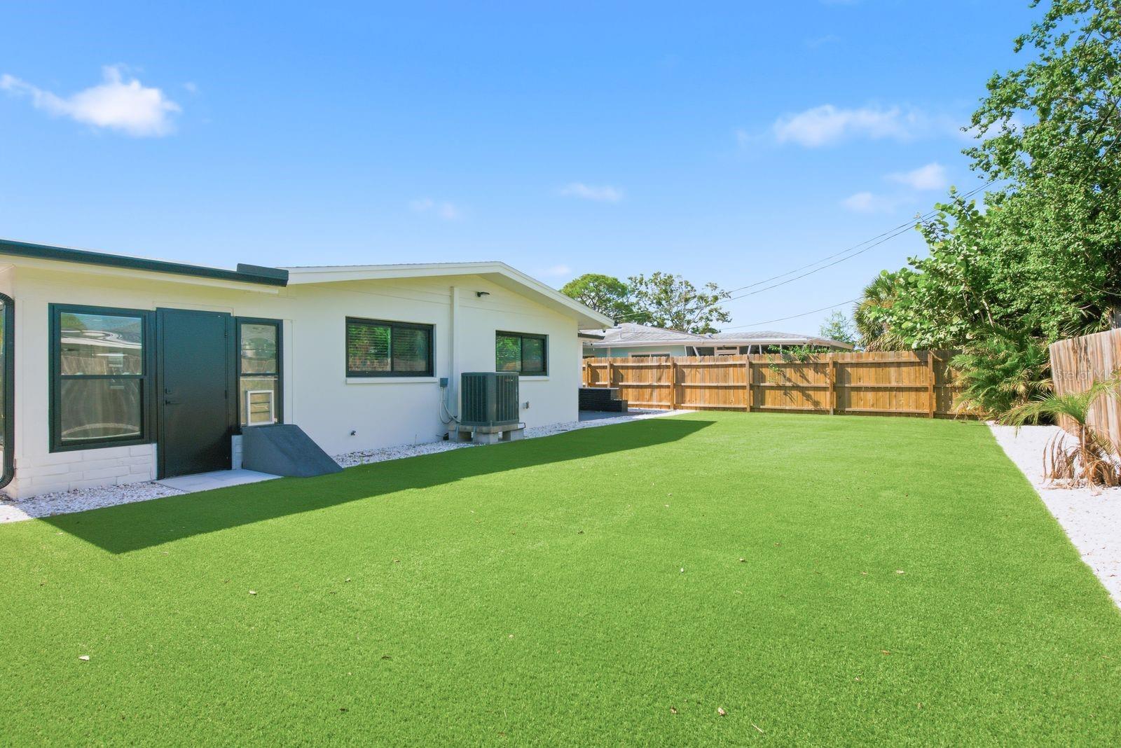 2488 Del Rio Way Property Photo 34