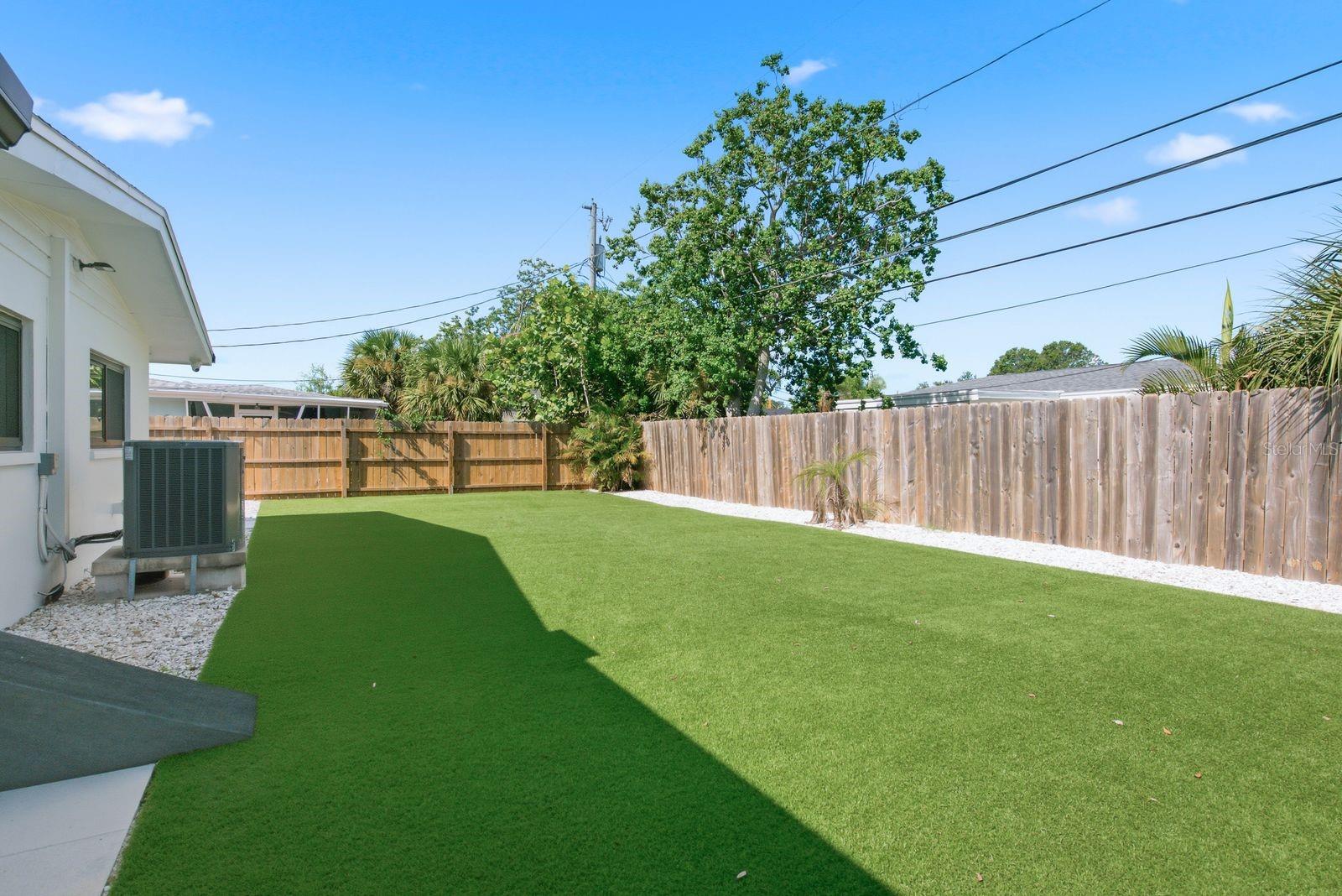 2488 Del Rio Way Property Photo 35