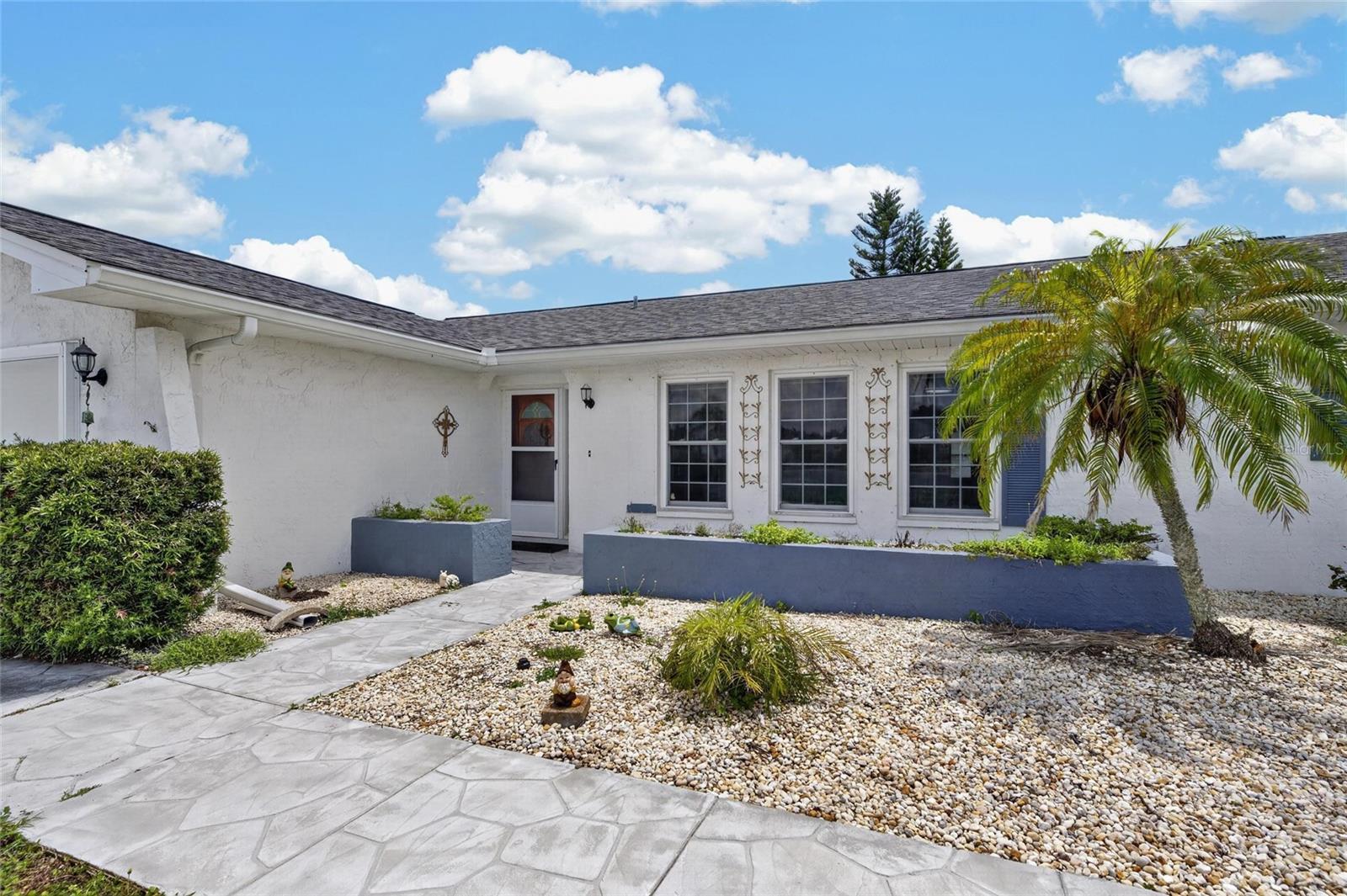 1743 Coco Palm Cir Property Photo 3