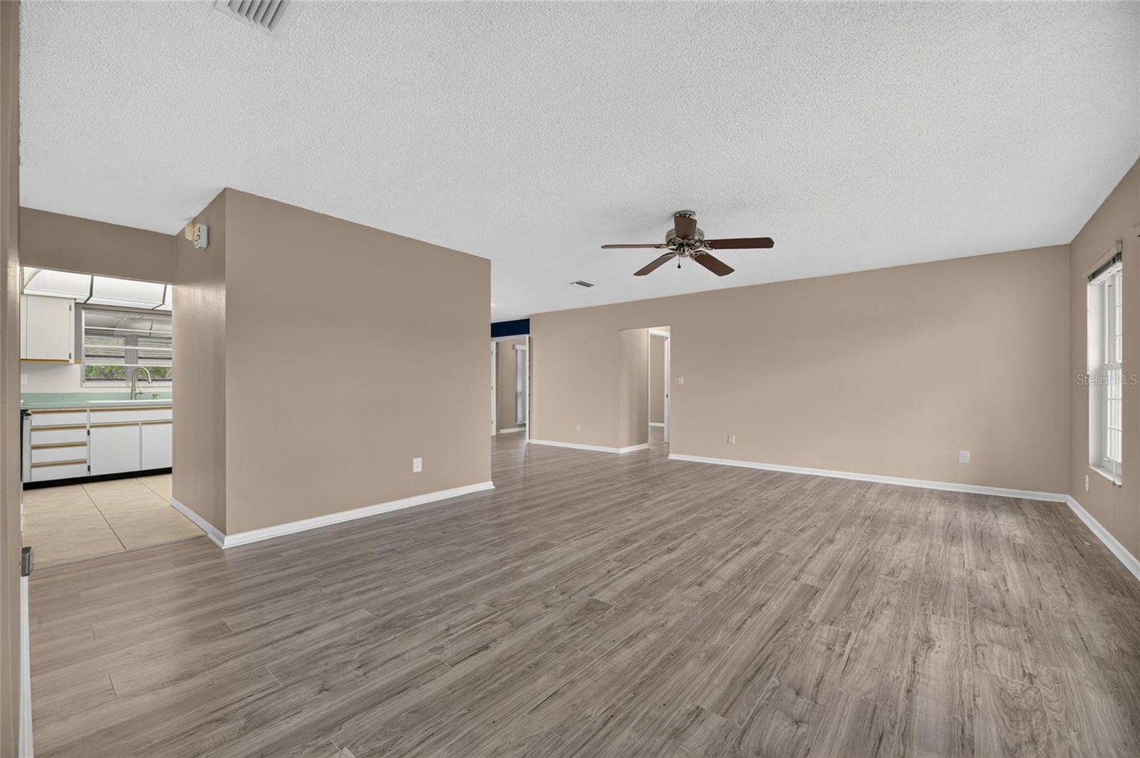 1743 Coco Palm Cir Property Photo 7