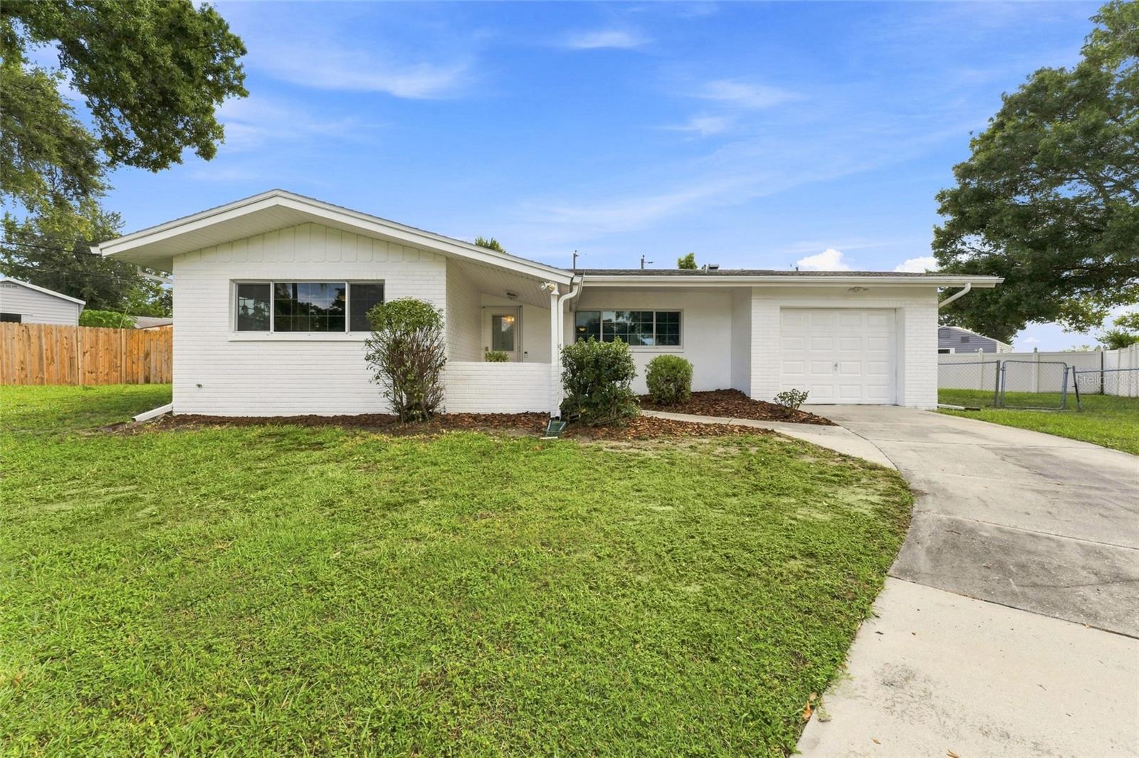 1773 LONDON LN Property Photo 1