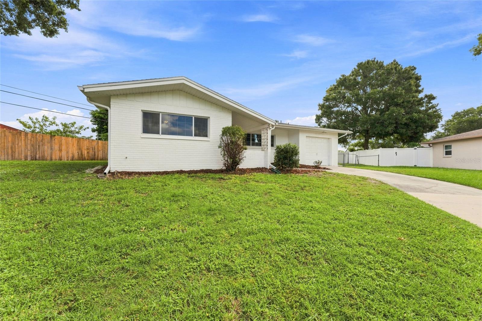 1773 London Ln Property Photo 5