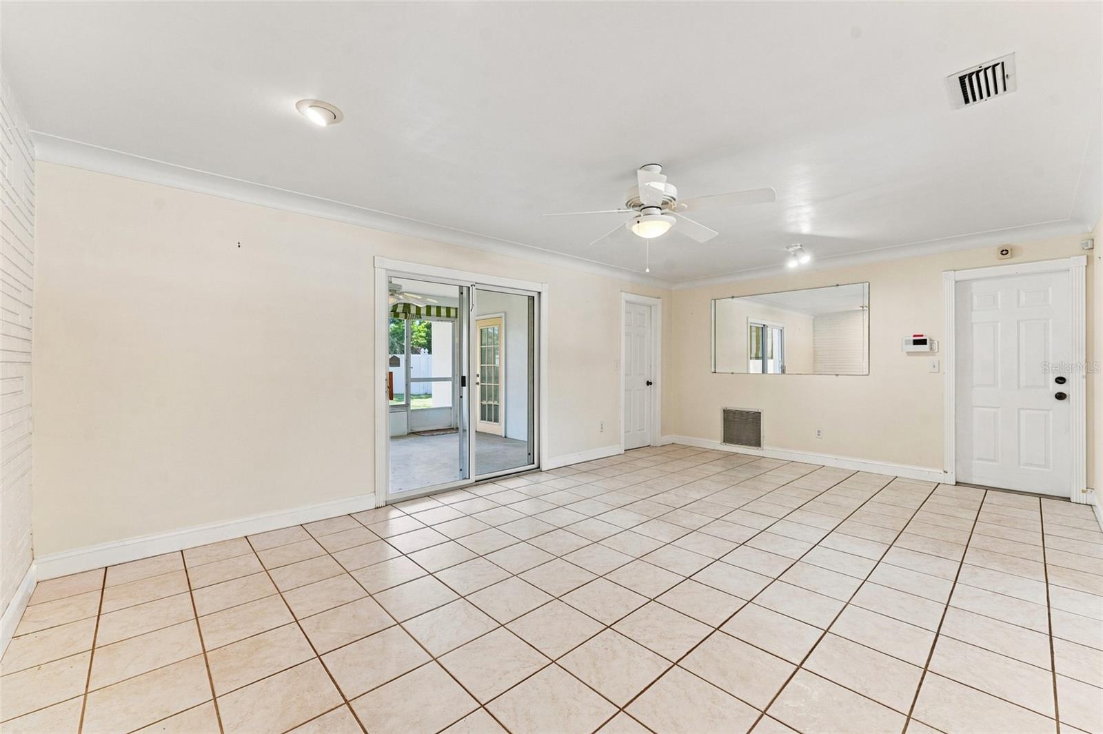 1773 London Ln Property Photo 12
