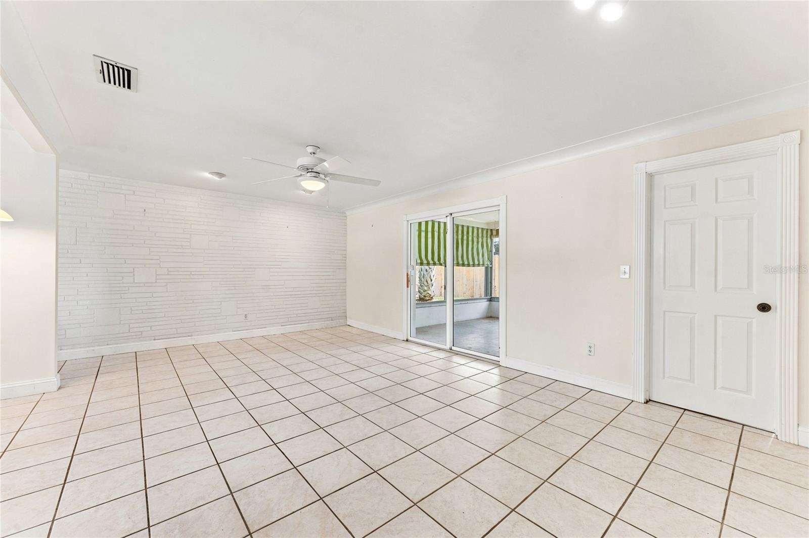 1773 London Ln Property Photo 14