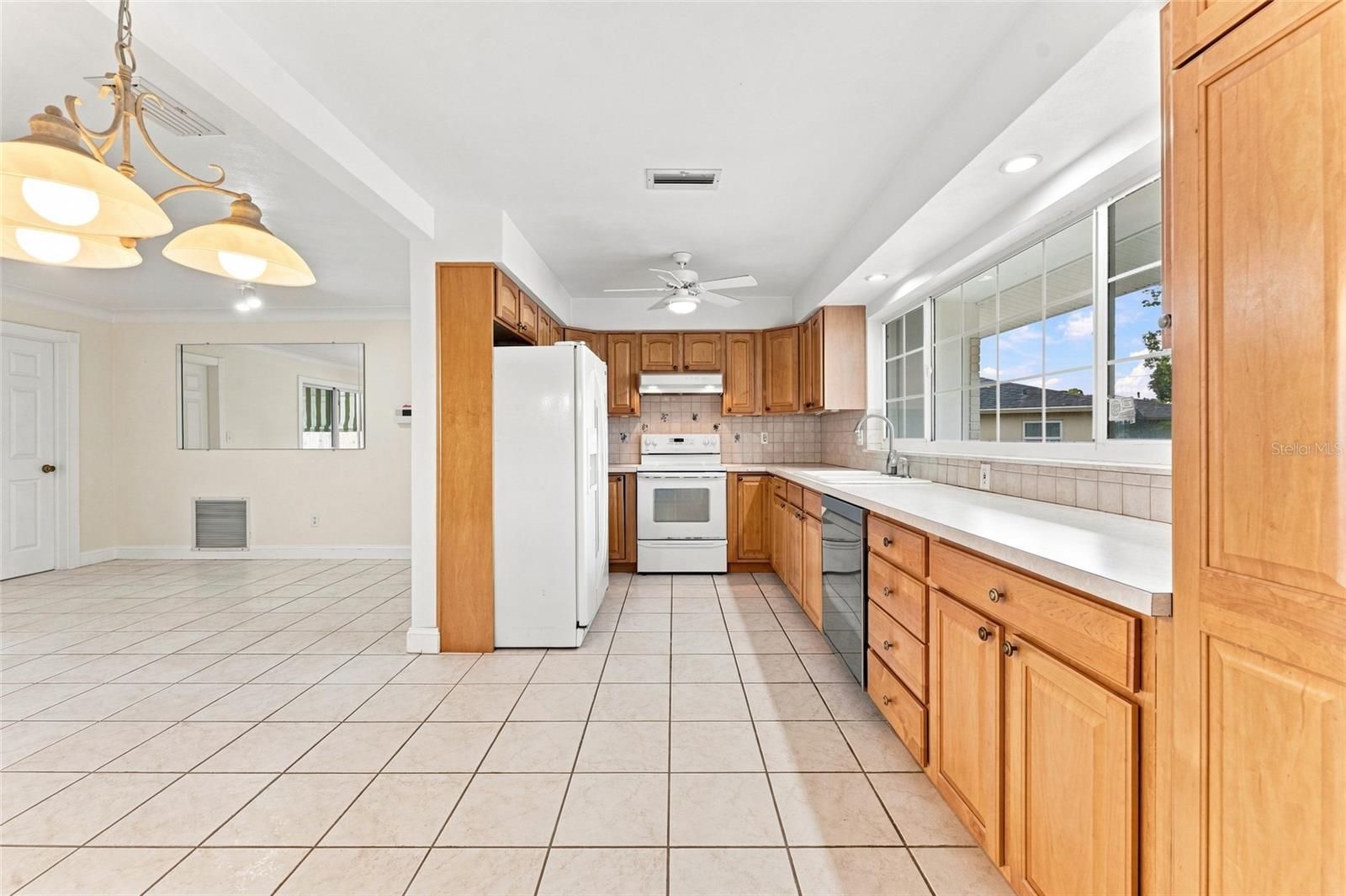 1773 London Ln Property Photo 20