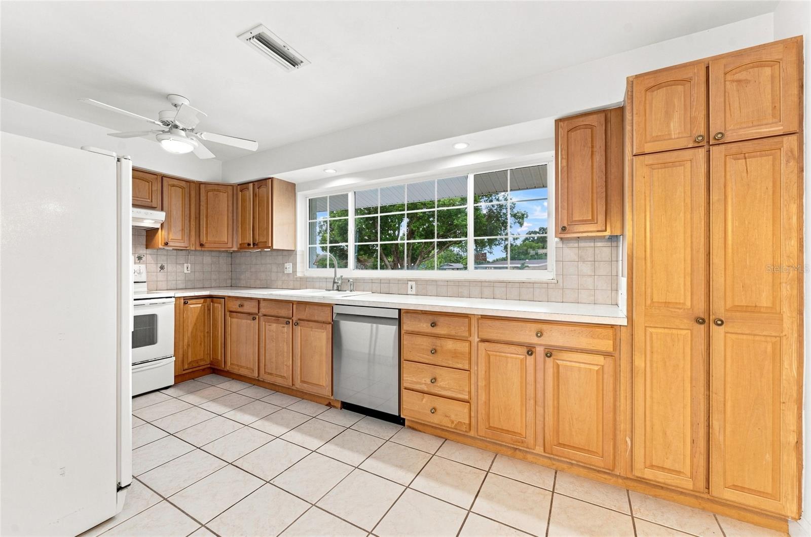 1773 London Ln Property Photo 21
