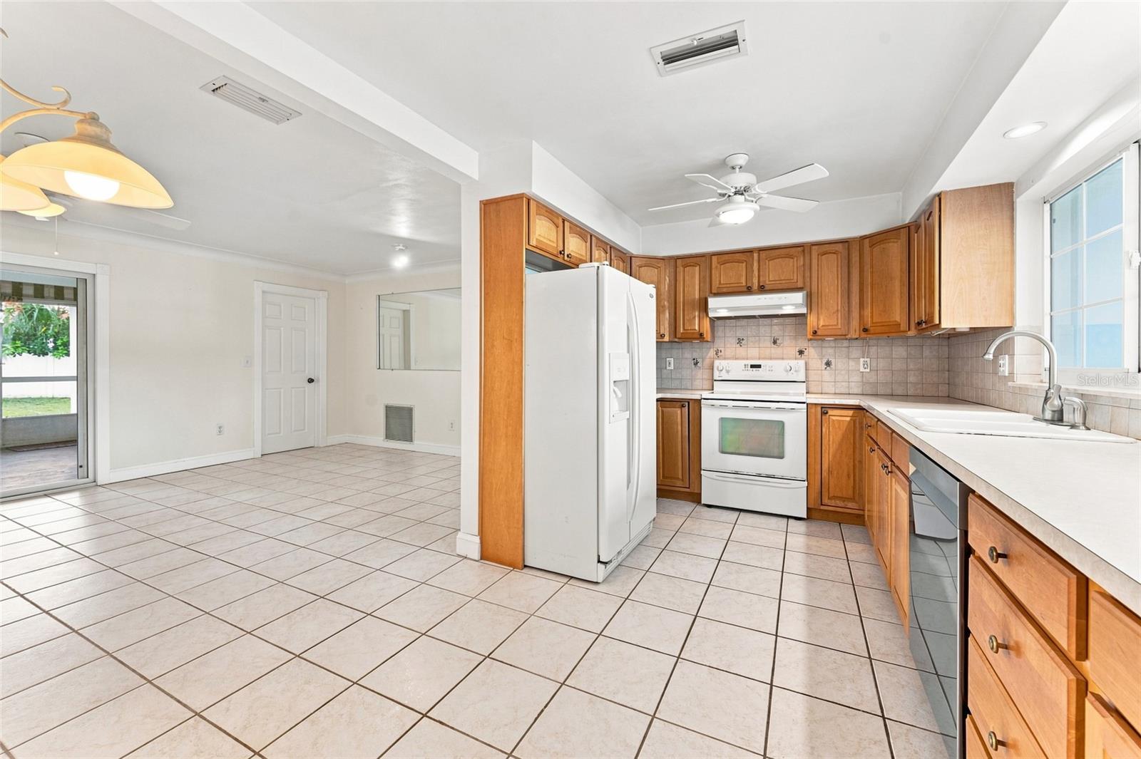 1773 London Ln Property Photo 23