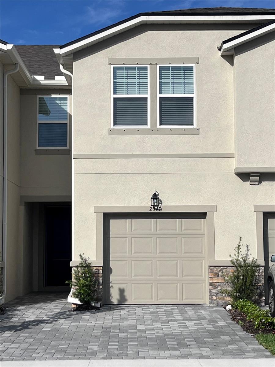2345 Summerlit St Property Photo 1