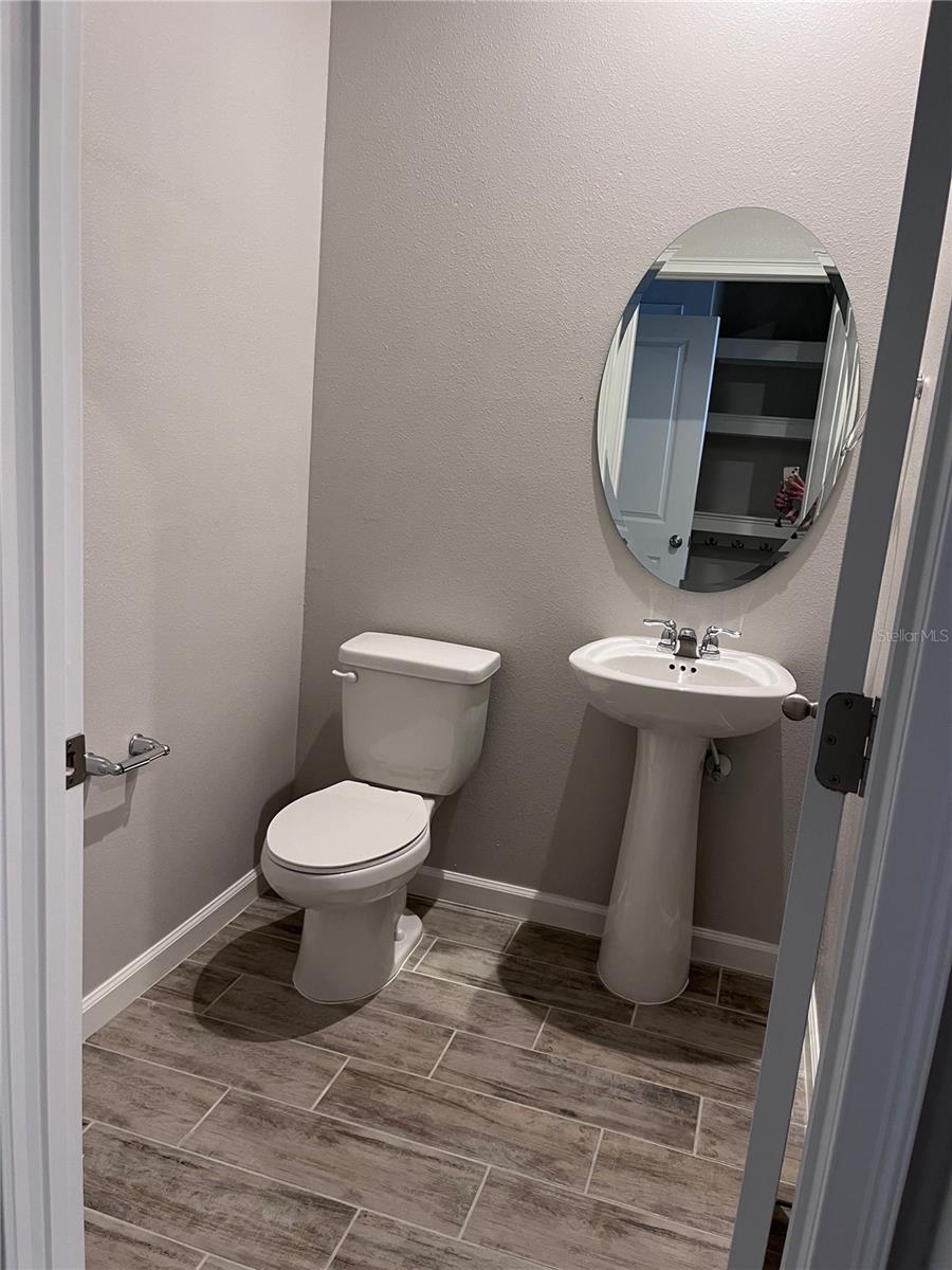 2345 Summerlit St Property Photo 6