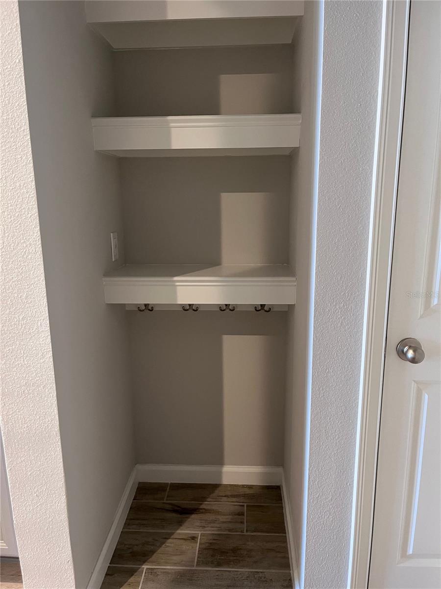2345 Summerlit St Property Photo 7