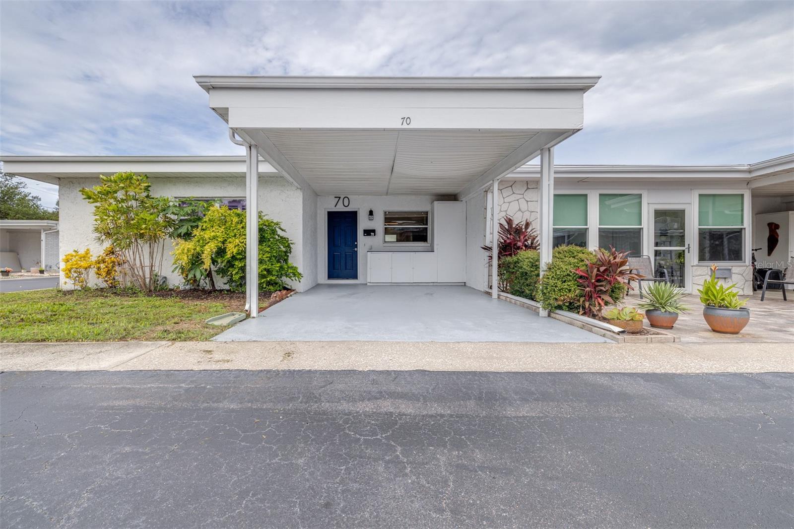 13940 Anona Heights Dr #70 Property Photo 1