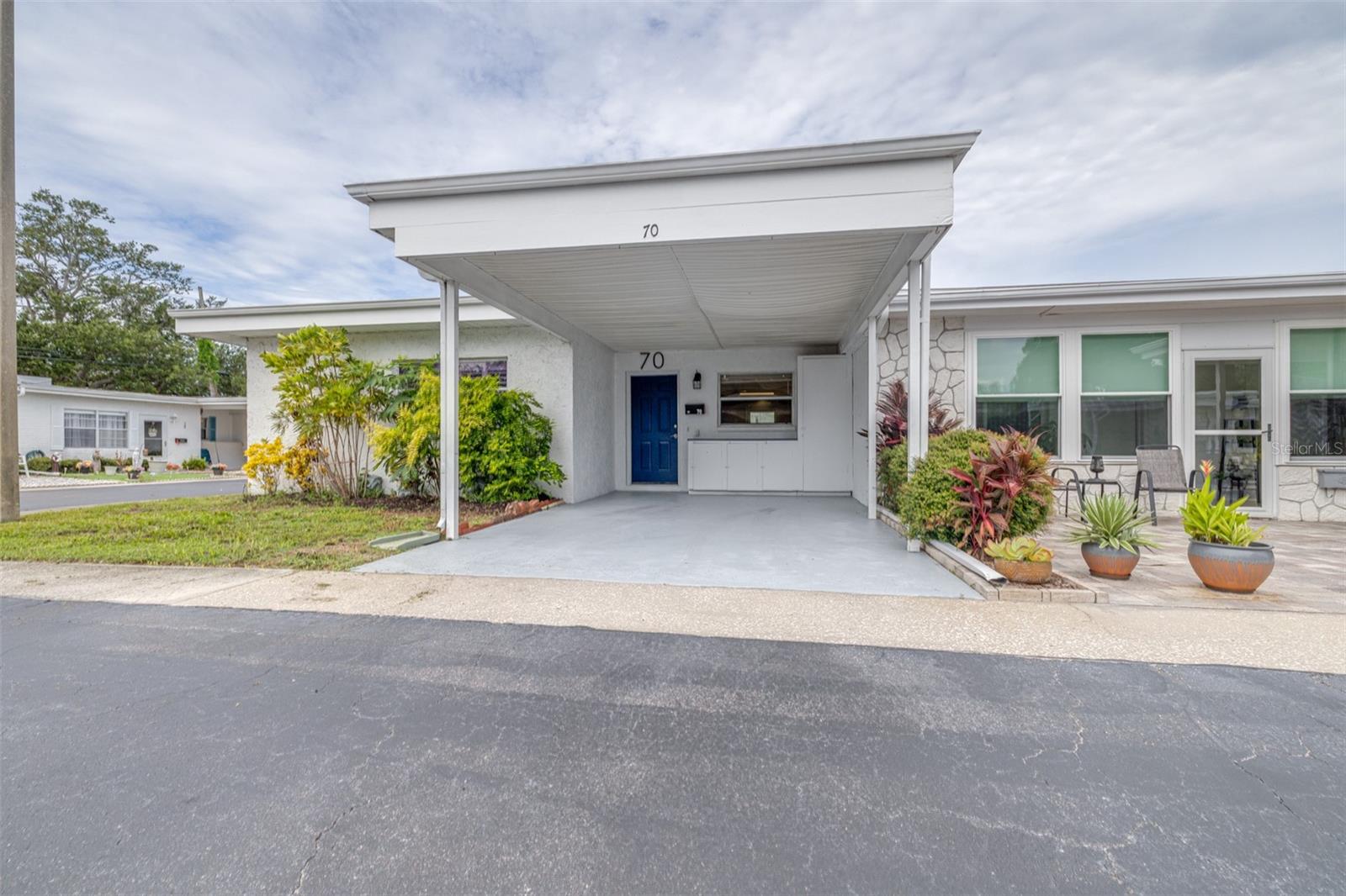 13940 Anona Heights Dr #70 Property Photo 2