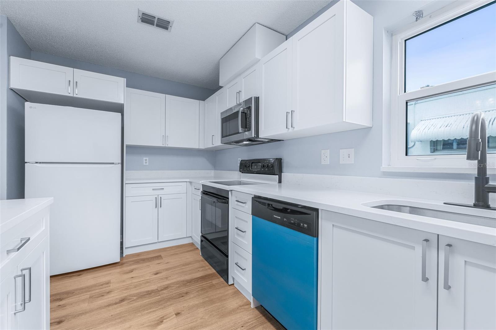 13940 Anona Heights Dr #70 Property Photo 13