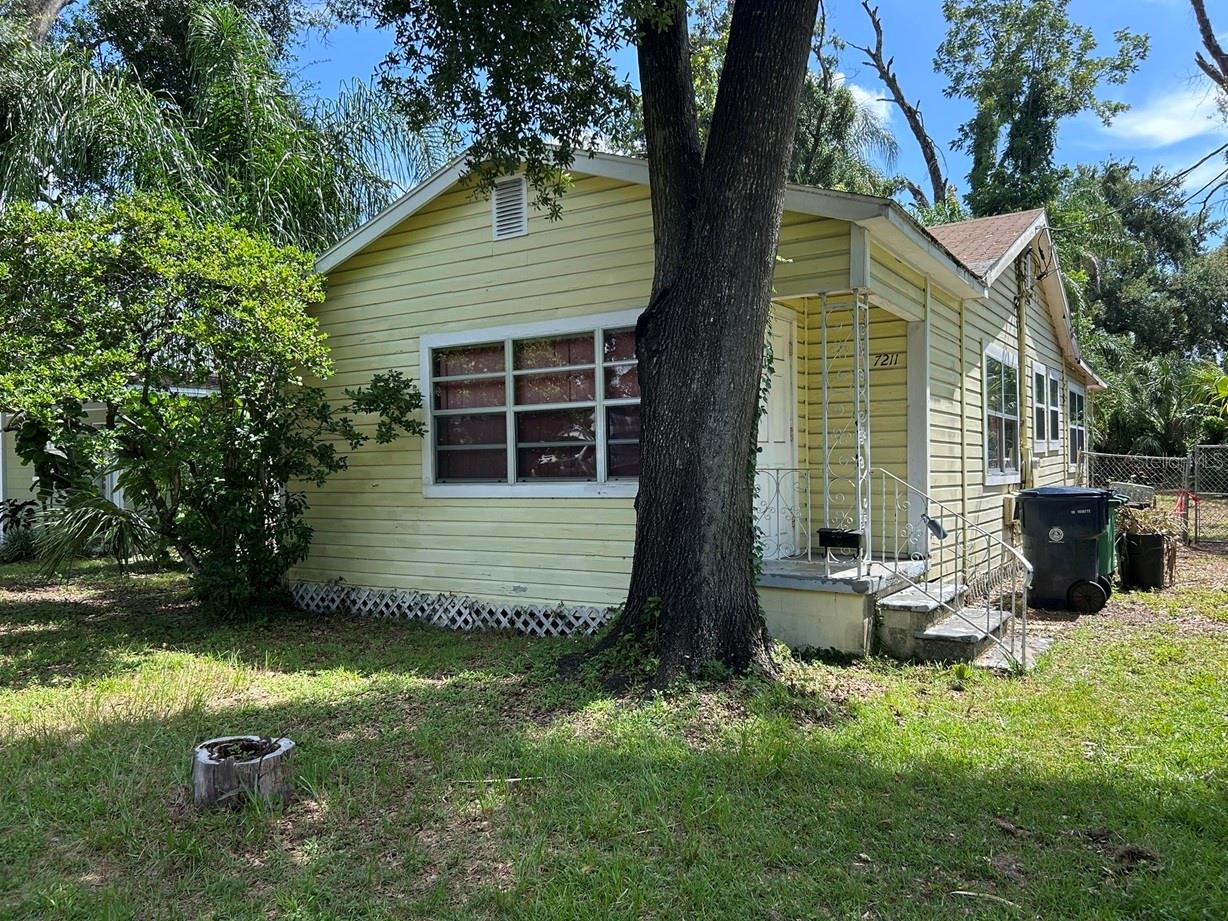 7211 N Duncan Ave Property Photo 1