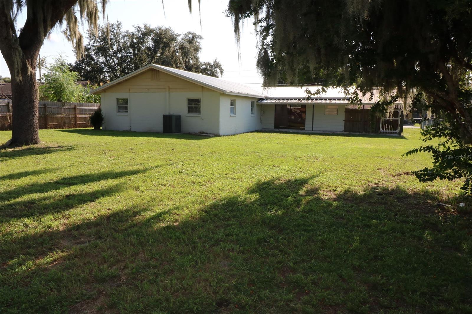 2620 Howard St Property Photo 6