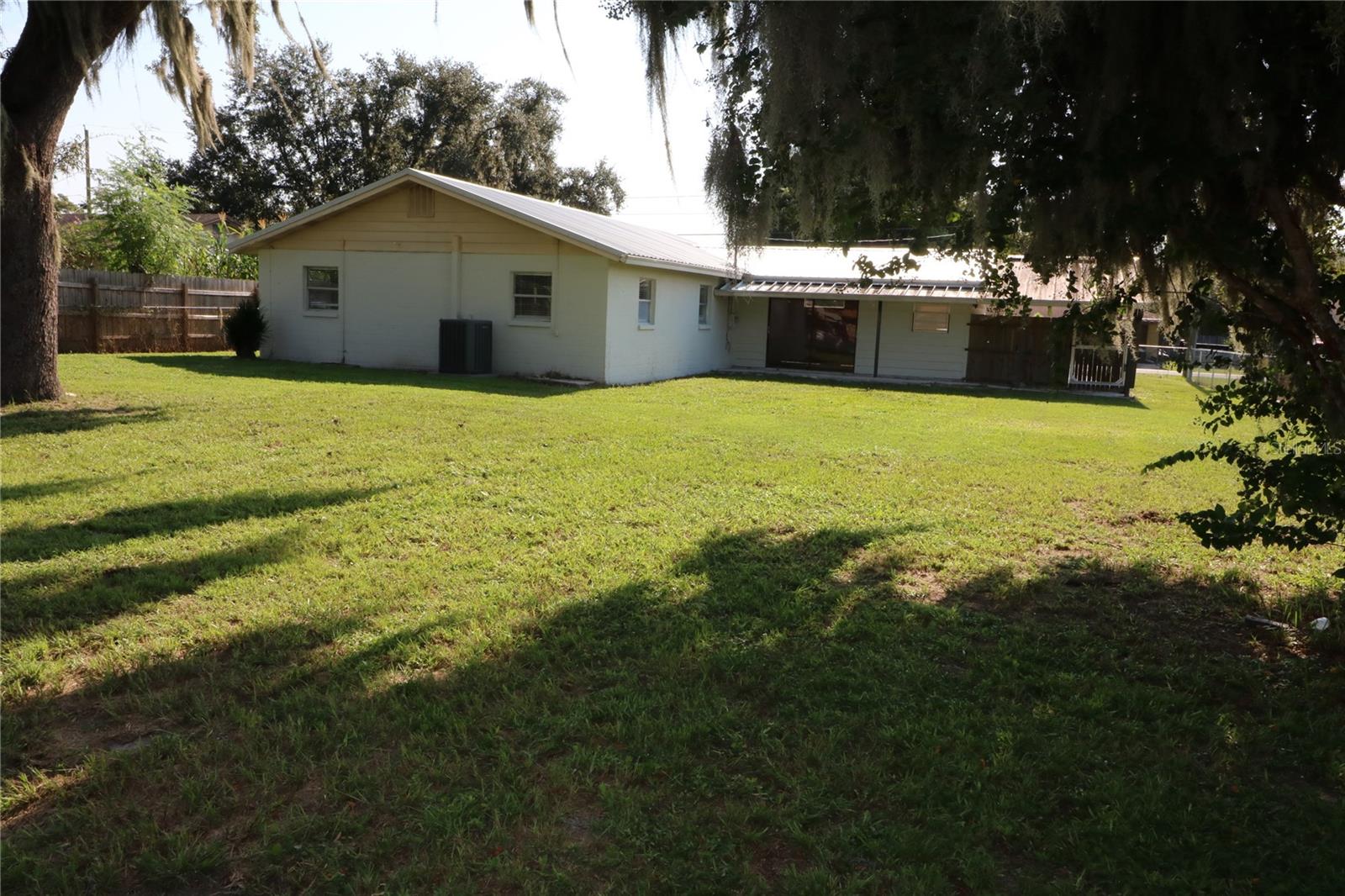 2620 Howard St Property Photo 8