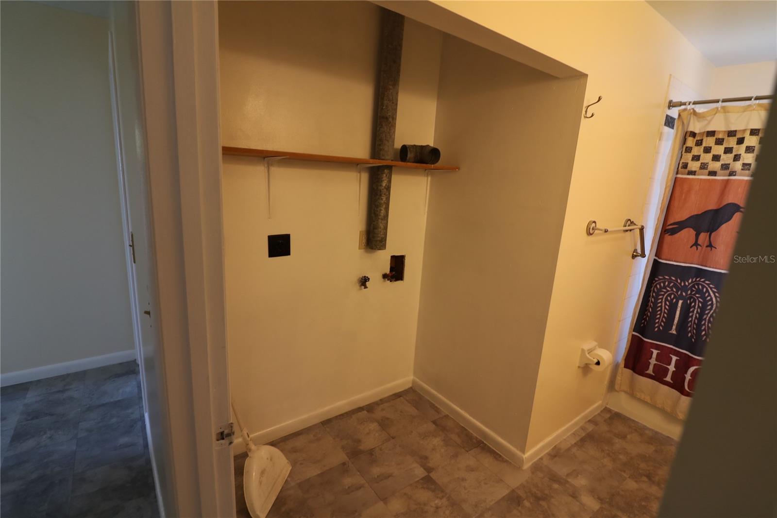 2620 Howard St Property Photo 24
