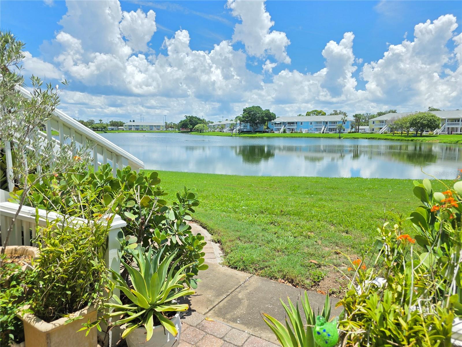 118 Pompano Dr Se #b Property Photo 2