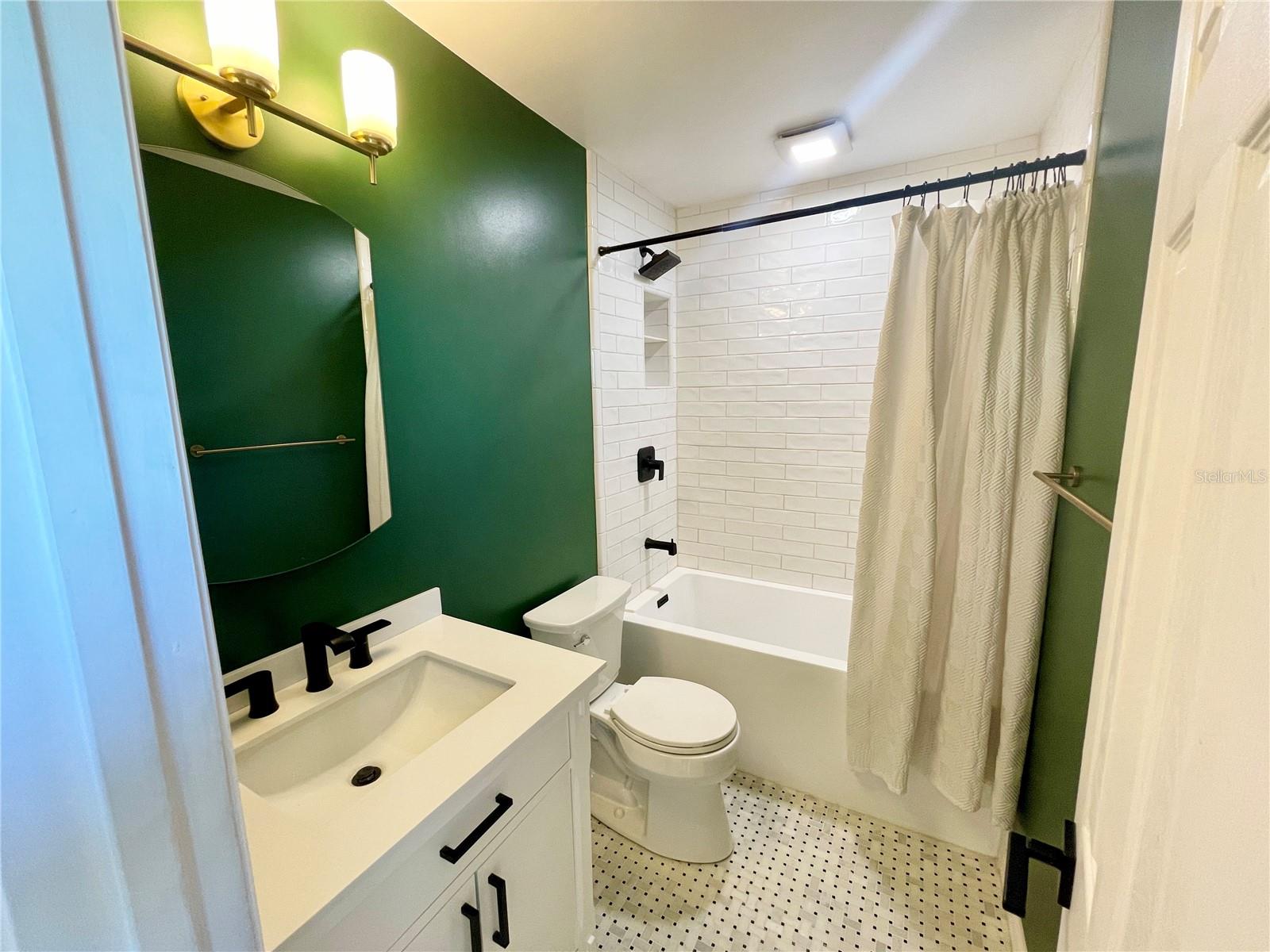 118 Pompano Dr Se #b Property Photo 12