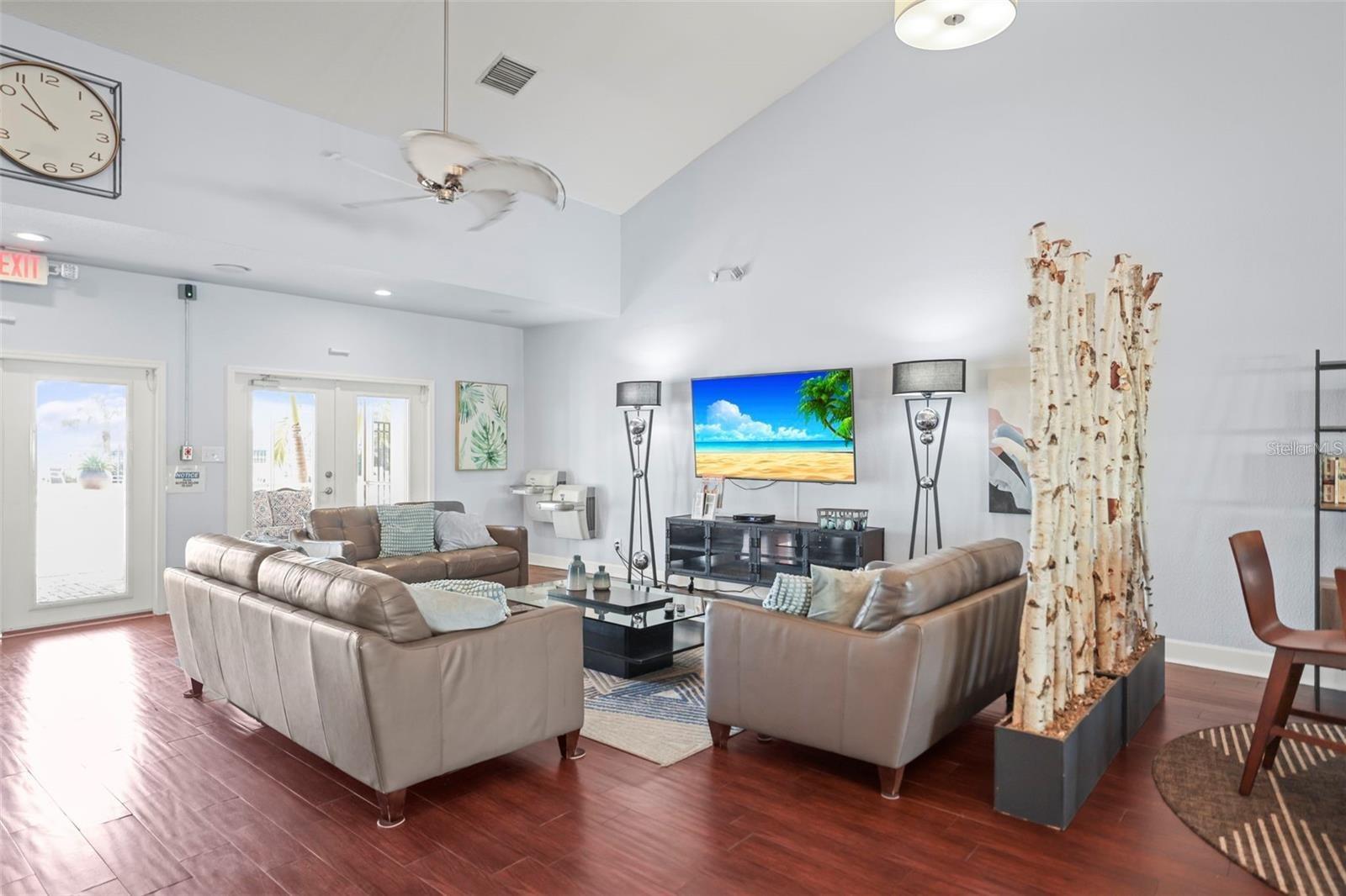 118 Pompano Dr Se #b Property Photo 44