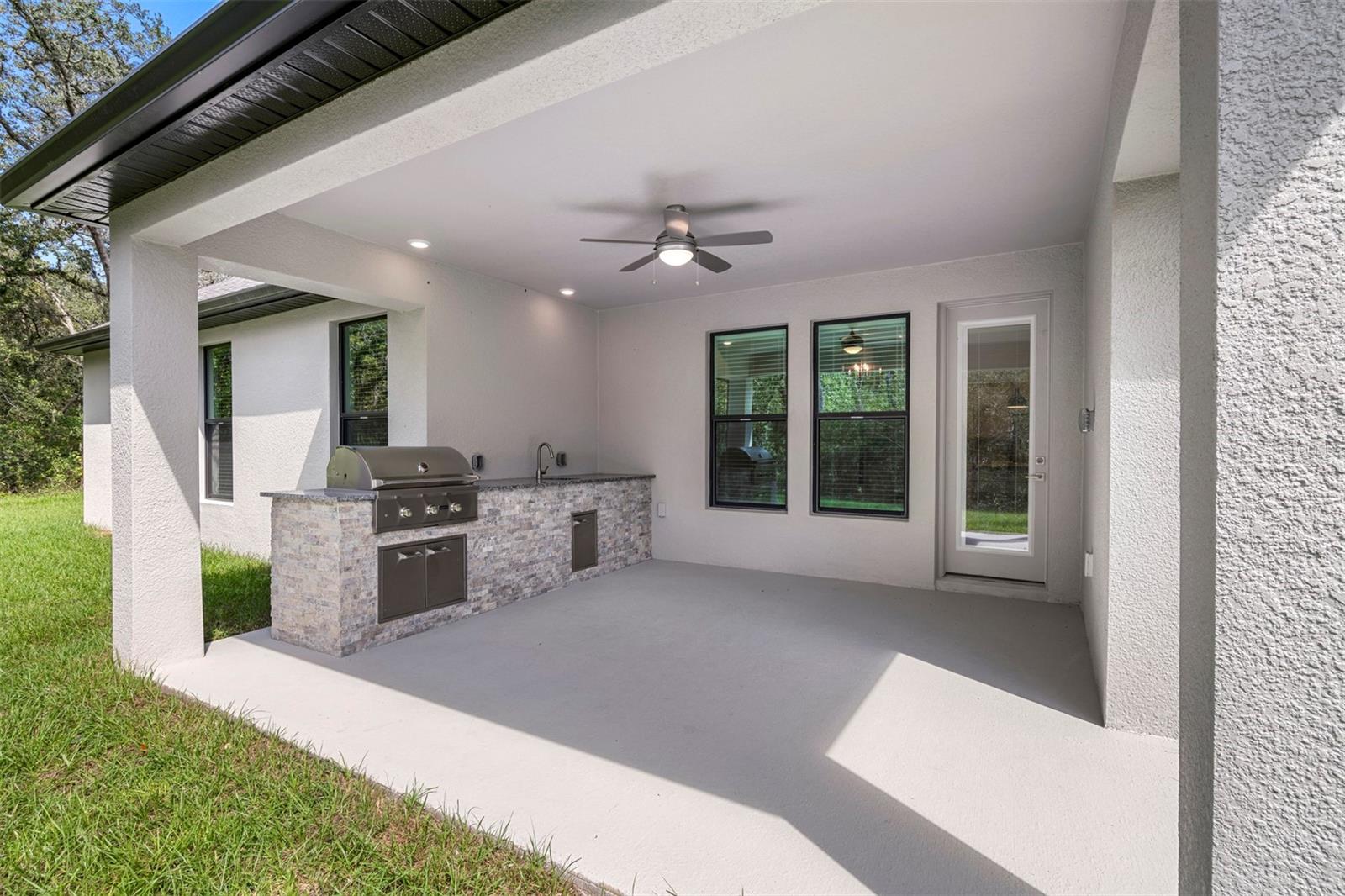 17558 Lippizan Ln Property Photo 3