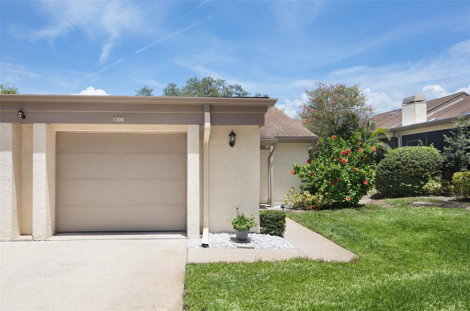 1306 Golfview Dr Property Photo 2