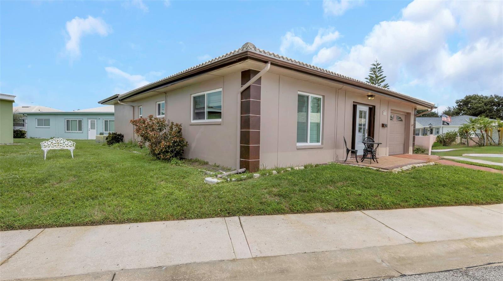 5355 Ferndale Pl N Property Photo 2