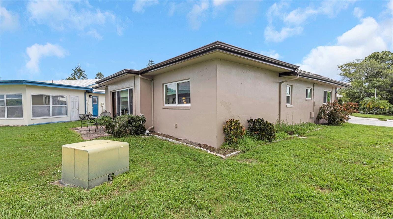 5355 Ferndale Pl N Property Photo 4