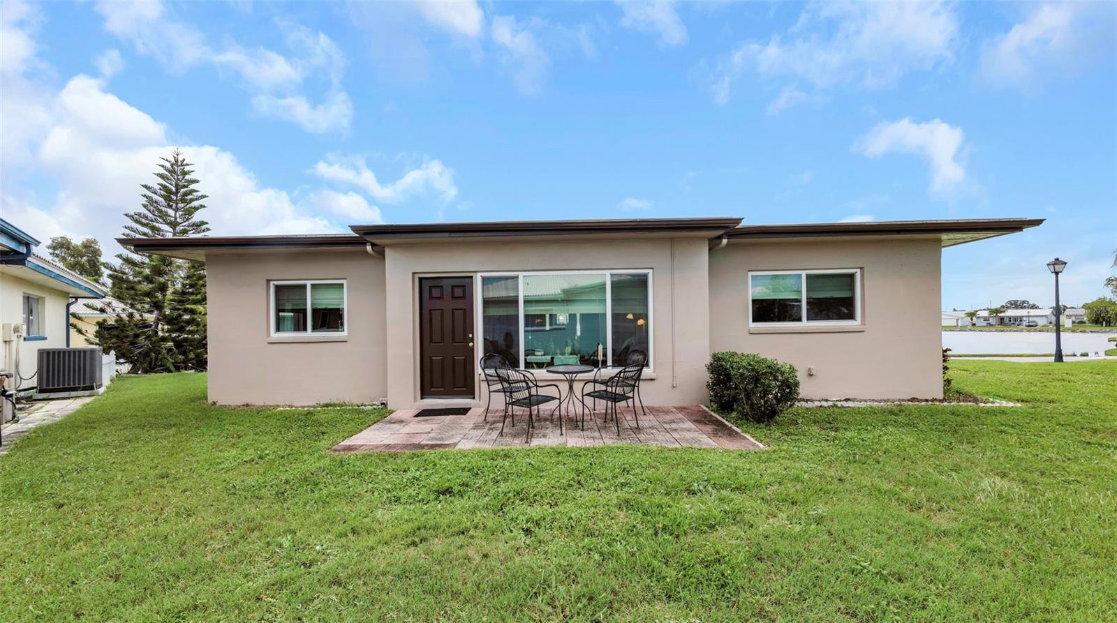 5355 Ferndale Pl N Property Photo 5