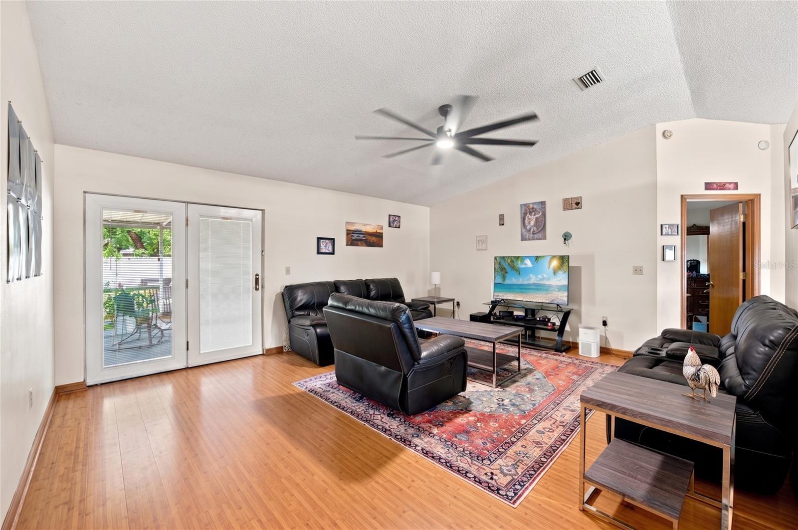 5552 Flint Rd Property Photo 4