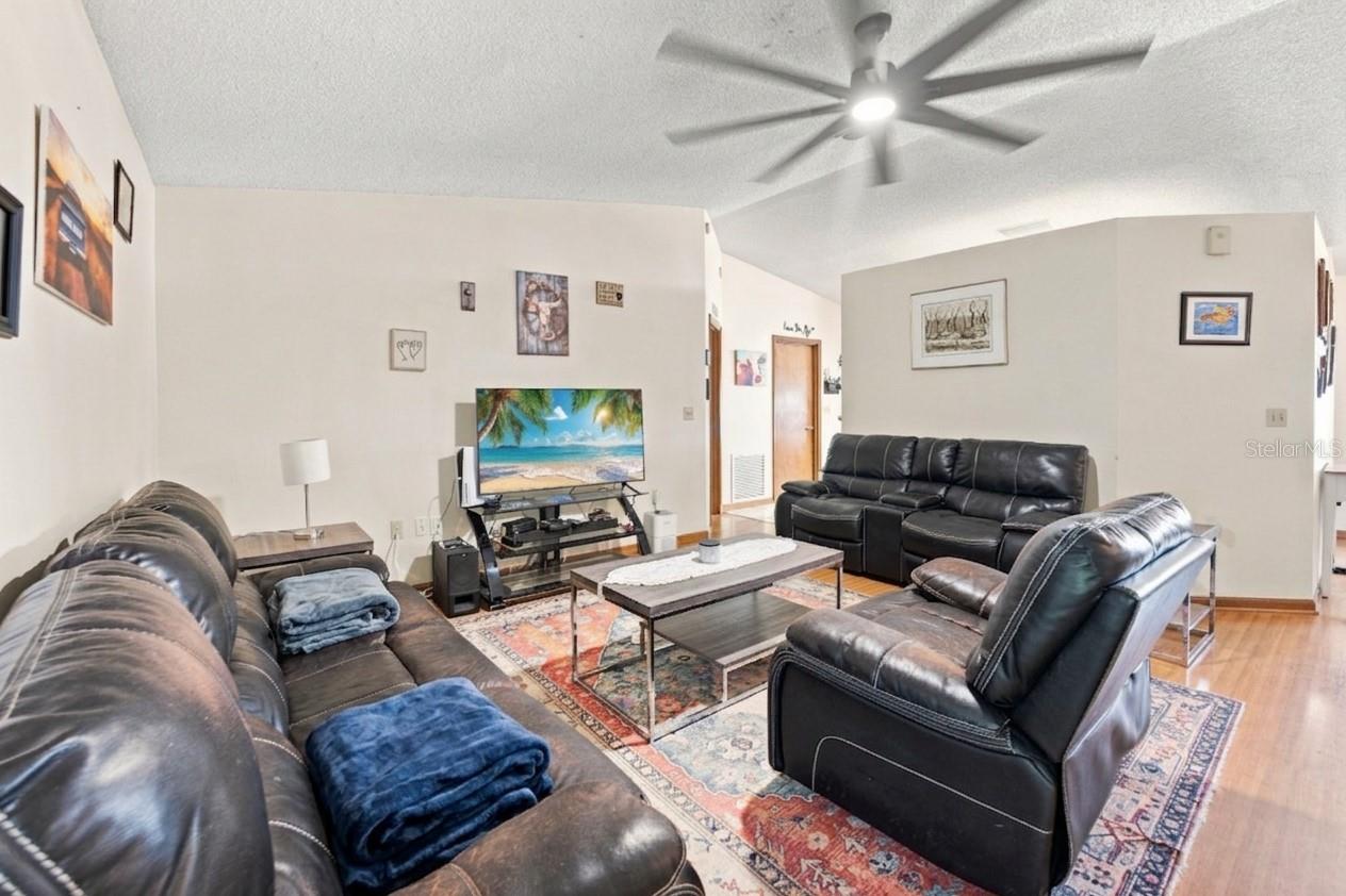5552 Flint Rd Property Photo 5