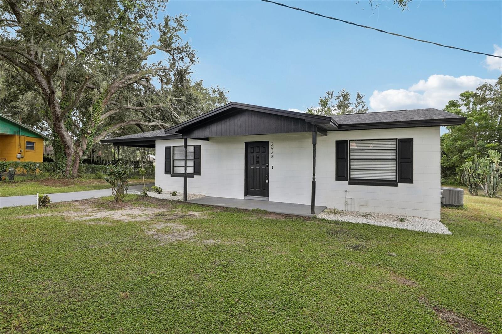 2923 Dudley Dr Property Photo 2