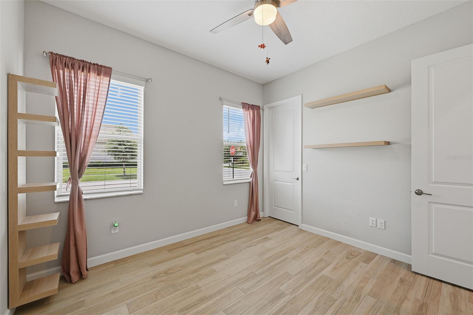 16920 Scuba Crest St Property Photo 33