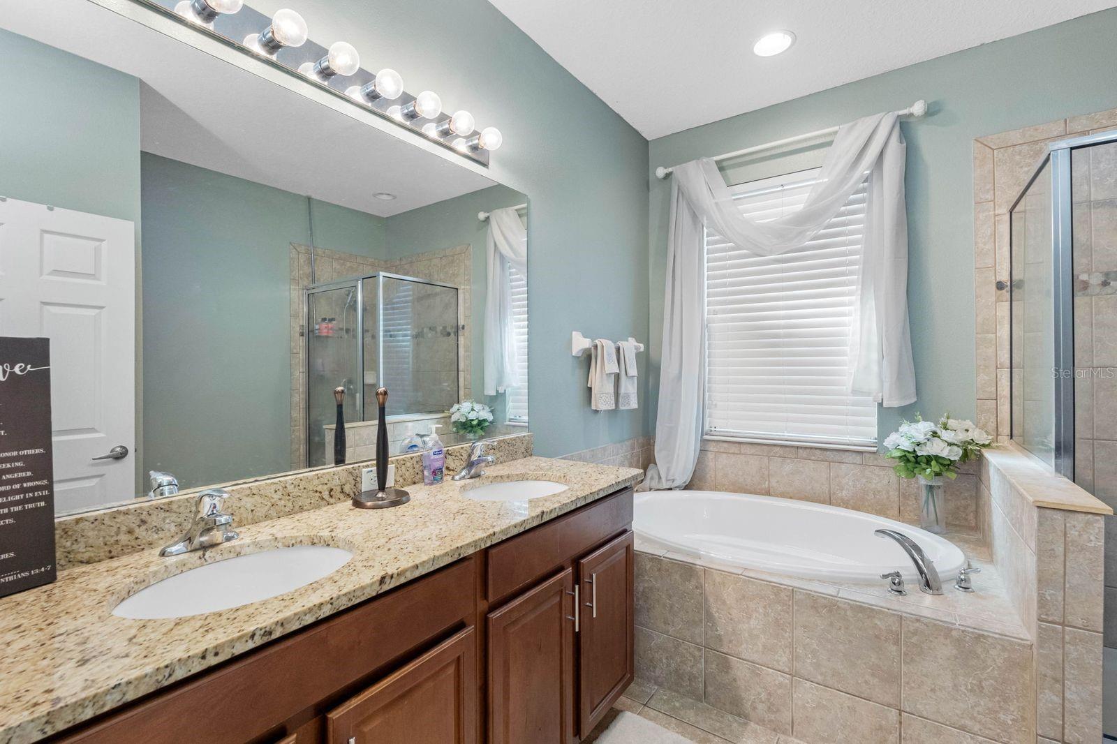 15913 Oakleaf Run Dr Property Photo 12