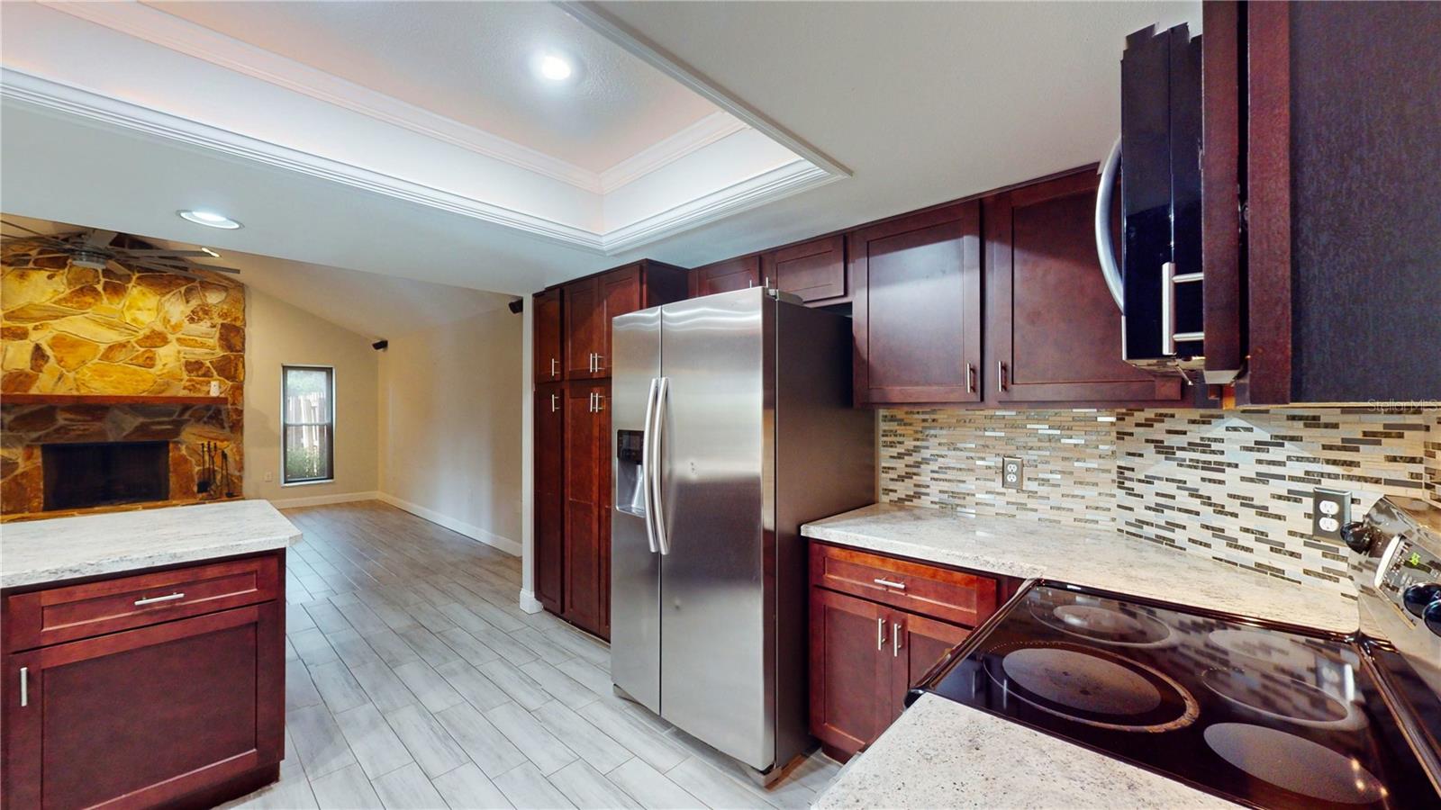 7121 Odoniel Loop W Property Photo 10
