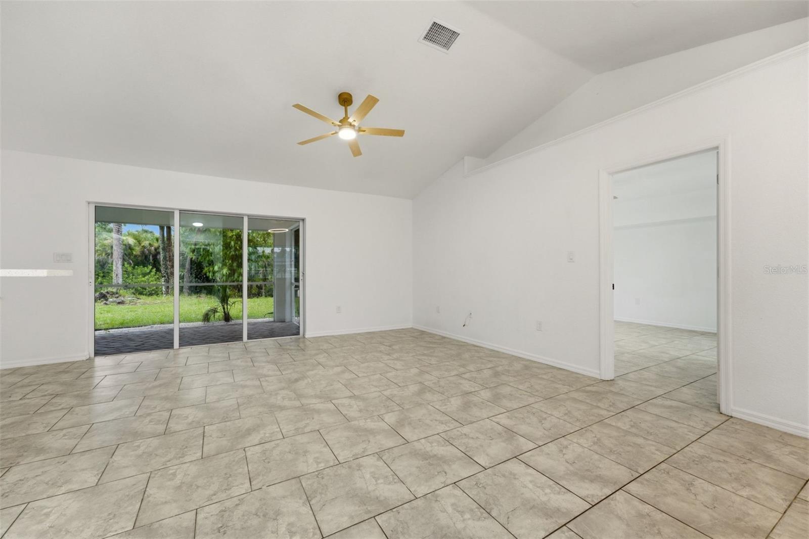 5498 Bayberry St Property Photo 4