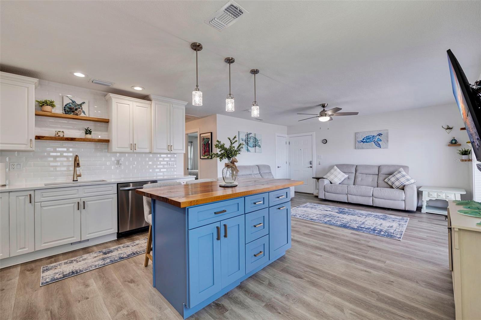 5266 Beach Dr Se #b Property Photo 4