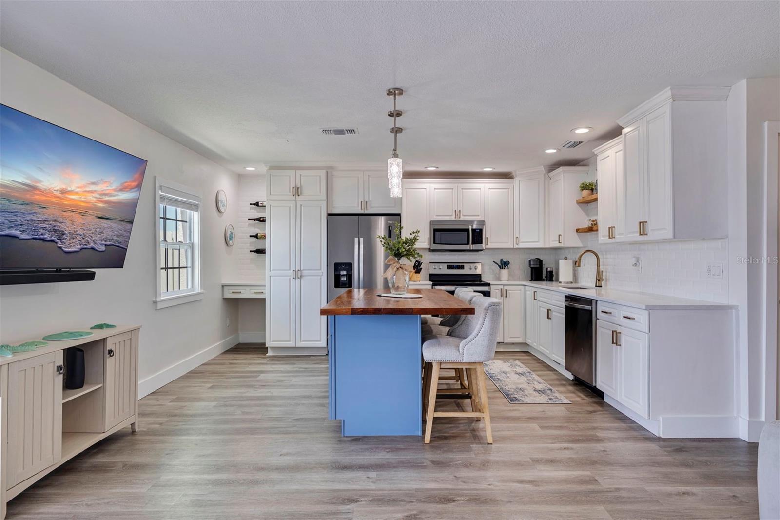 5266 Beach Dr Se #b Property Photo 5